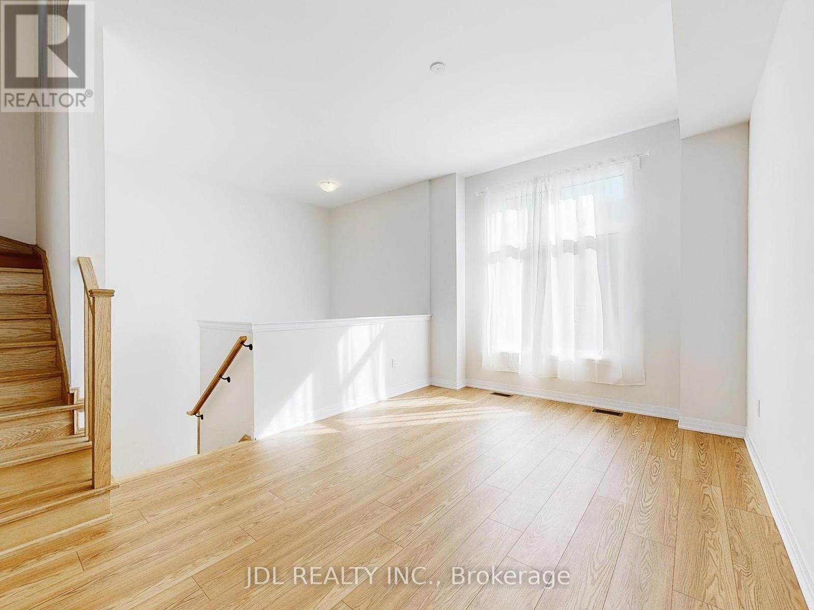 Photo 4 of 72 Millman Lane, Richmond Hill ON