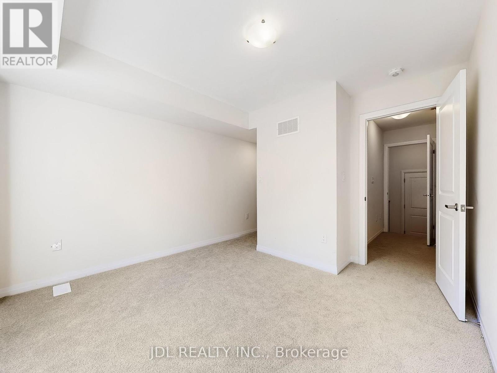 Photo 40 of 72 Millman Lane, Richmond Hill ON