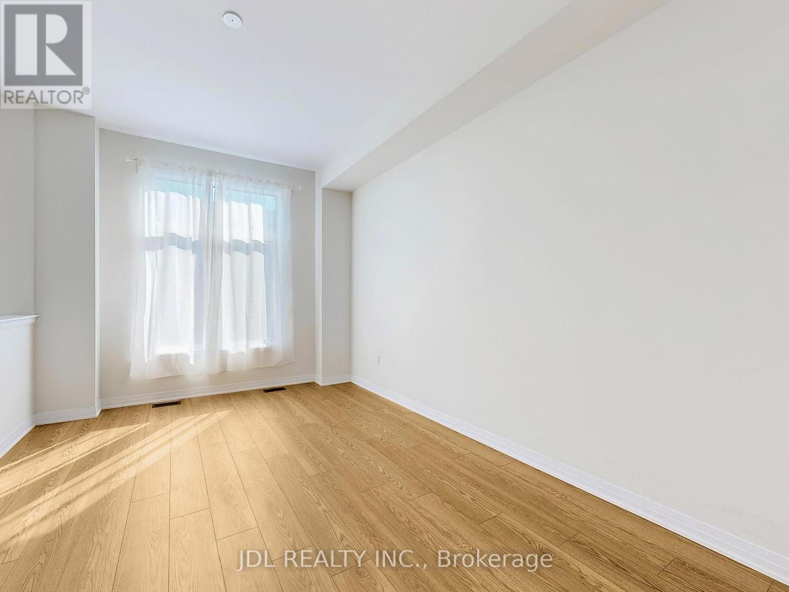 Photo 6 of 72 Millman Lane, Richmond Hill ON