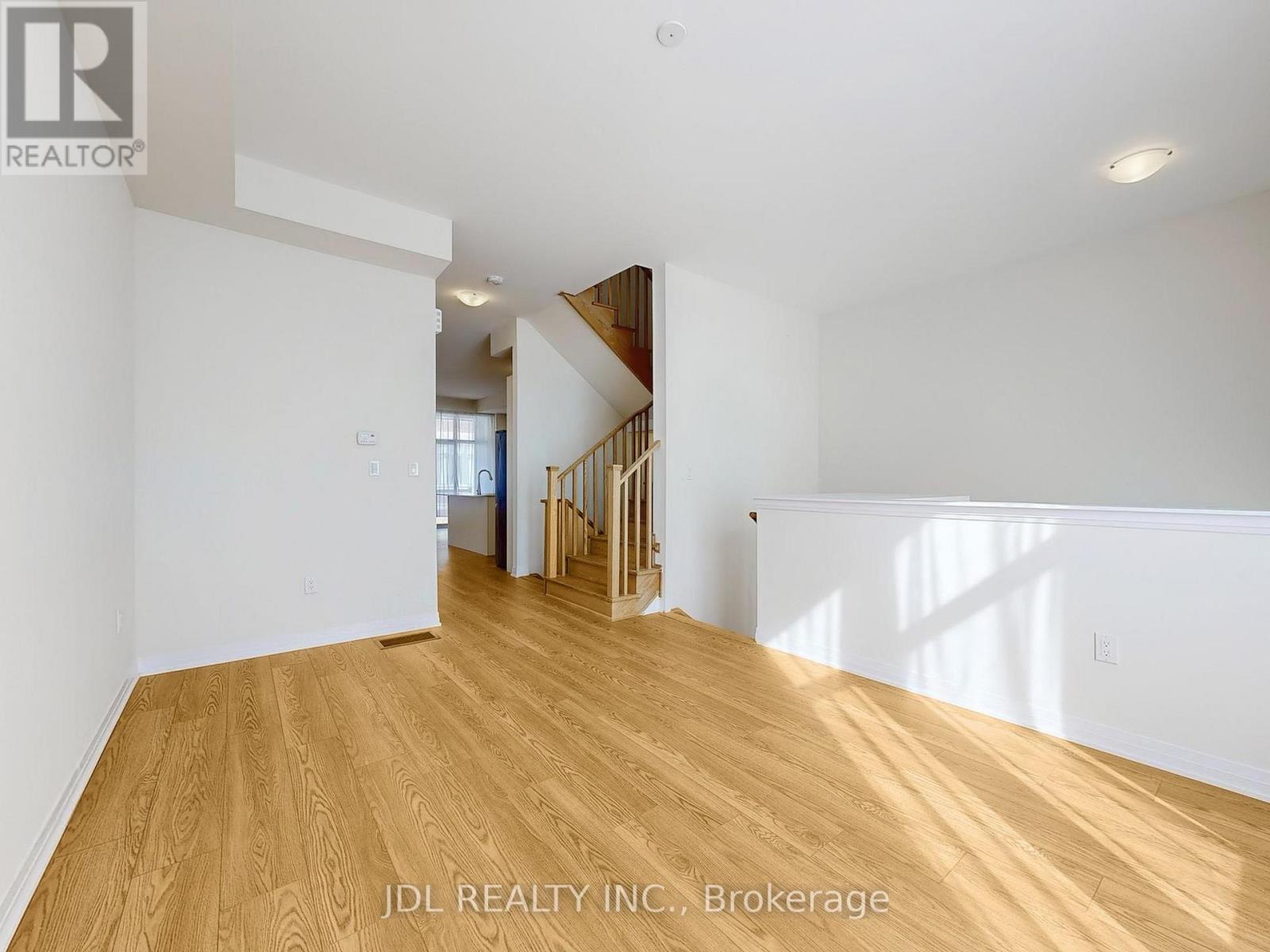 Photo 7 of 72 Millman Lane, Richmond Hill ON