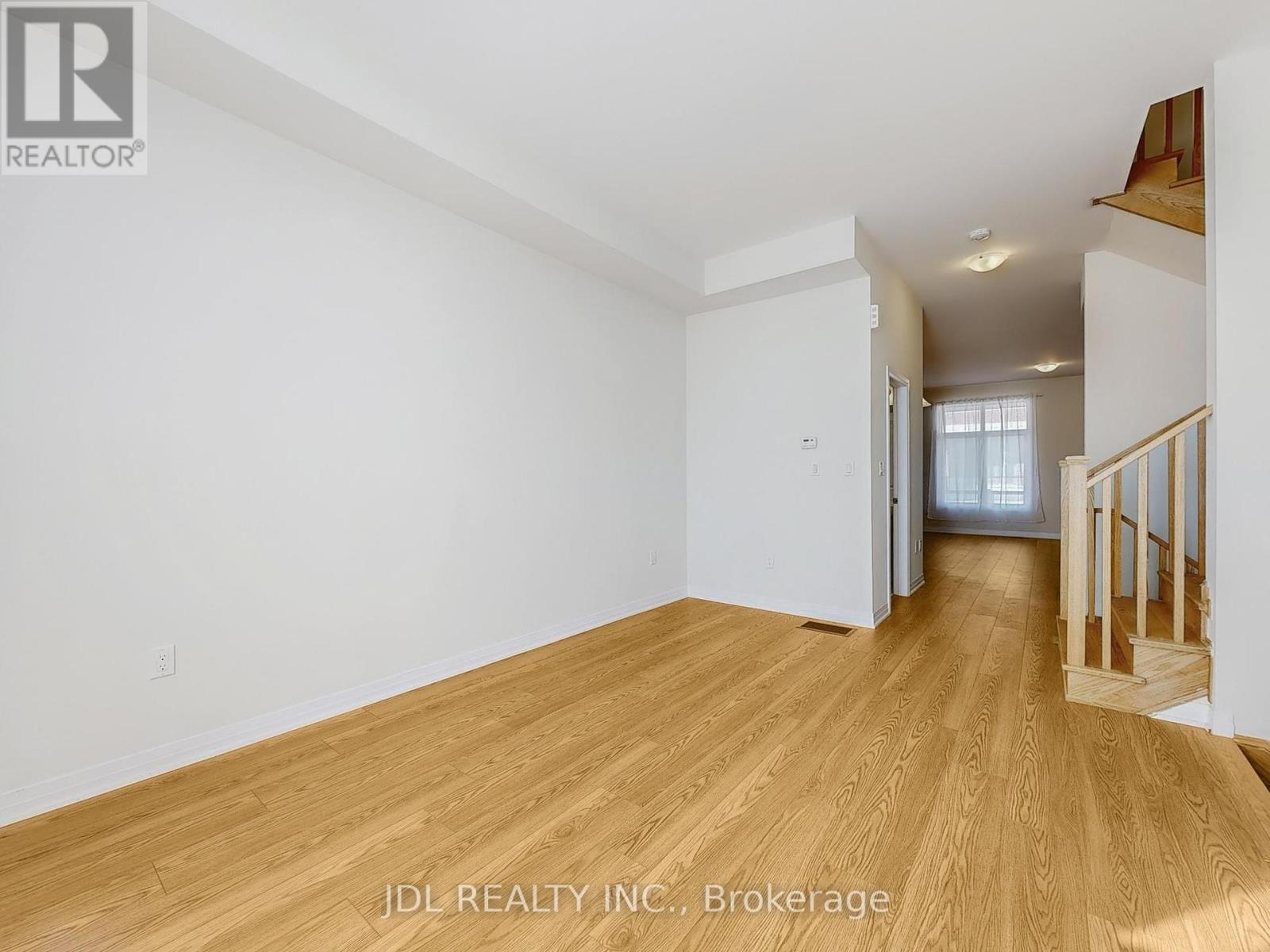 Photo 8 of 72 Millman Lane, Richmond Hill ON