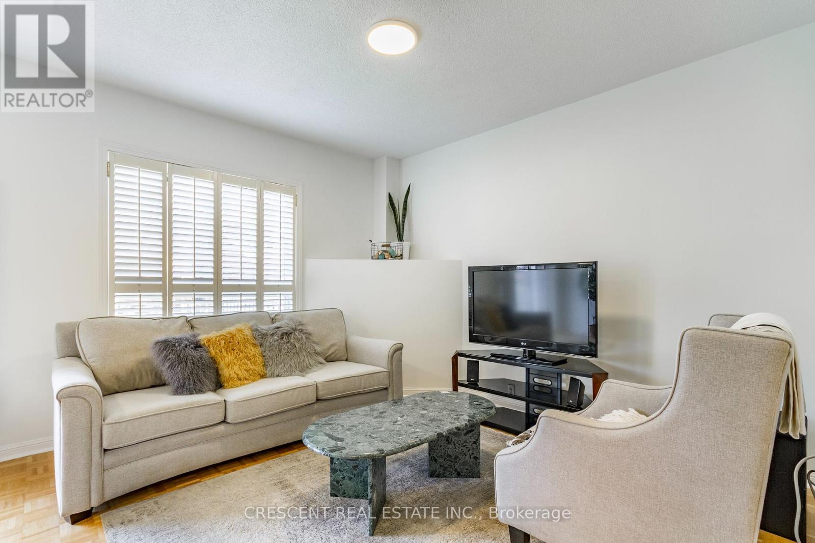 Photo 12 of 5971 Stonebriar Crescent, Mississauga ON