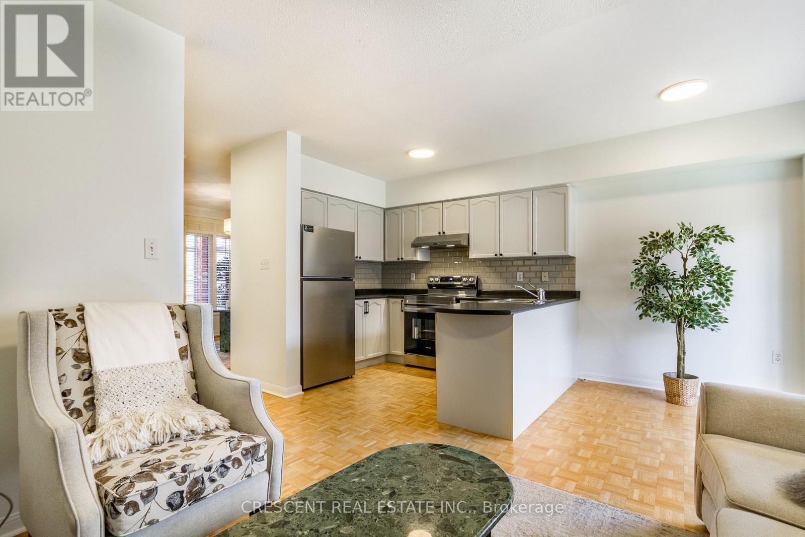 Photo 14 of 5971 Stonebriar Crescent, Mississauga ON
