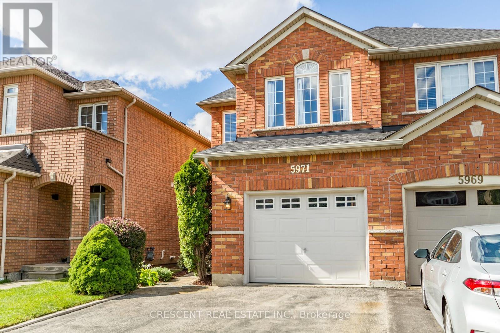 Photo 2 of 5971 Stonebriar Crescent, Mississauga ON