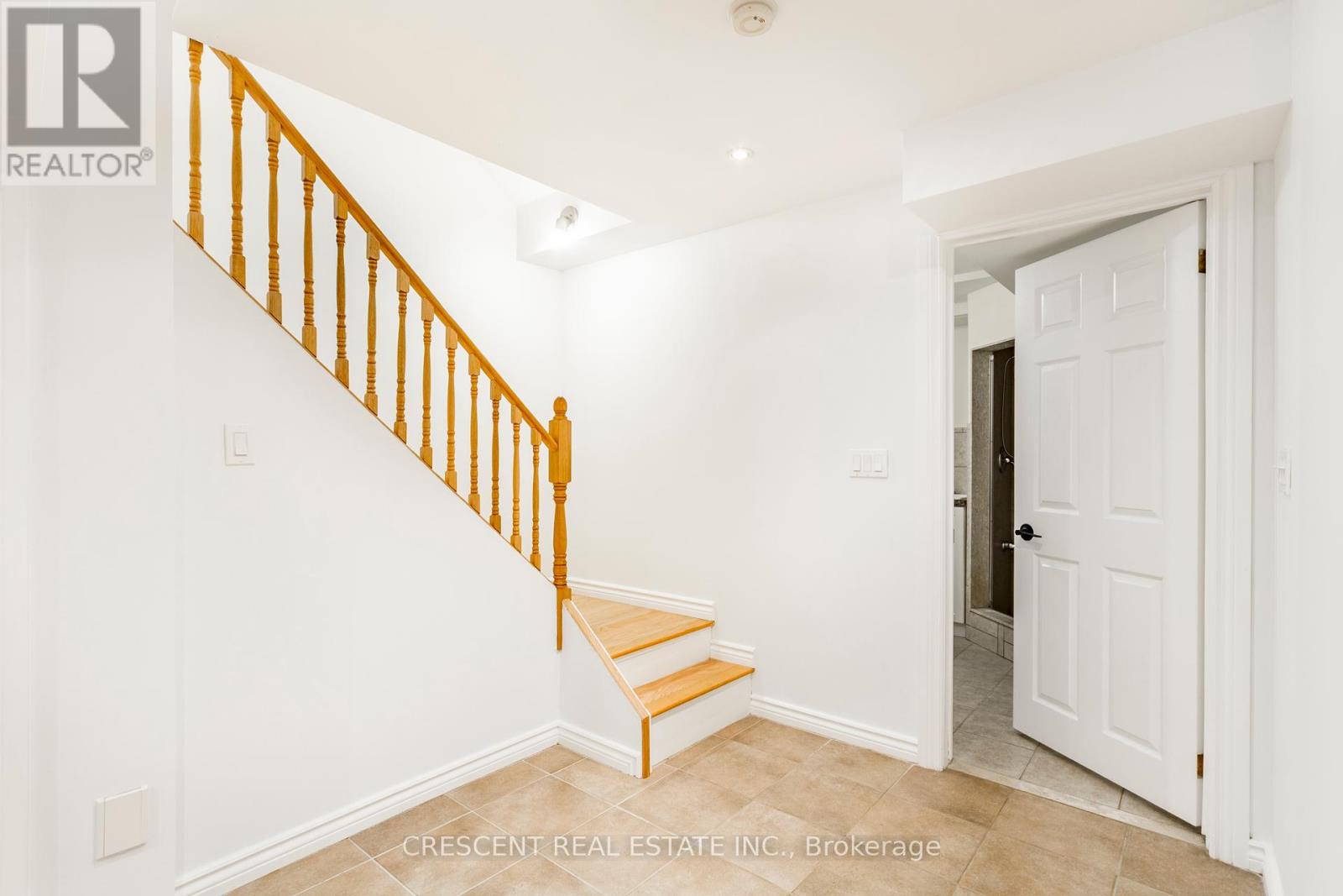 Photo 25 of 5971 Stonebriar Crescent, Mississauga ON