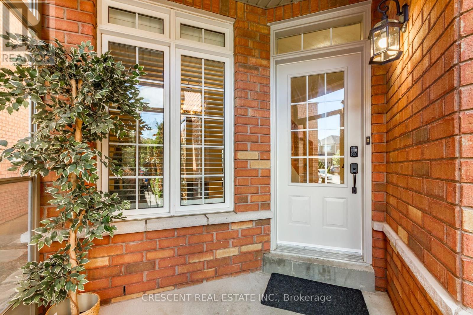 Photo 3 of 5971 Stonebriar Crescent, Mississauga ON