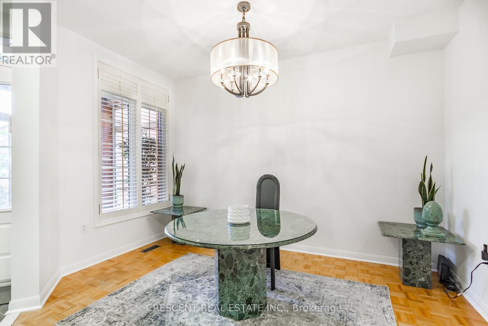 Photo 8 of 5971 Stonebriar Crescent, Mississauga ON