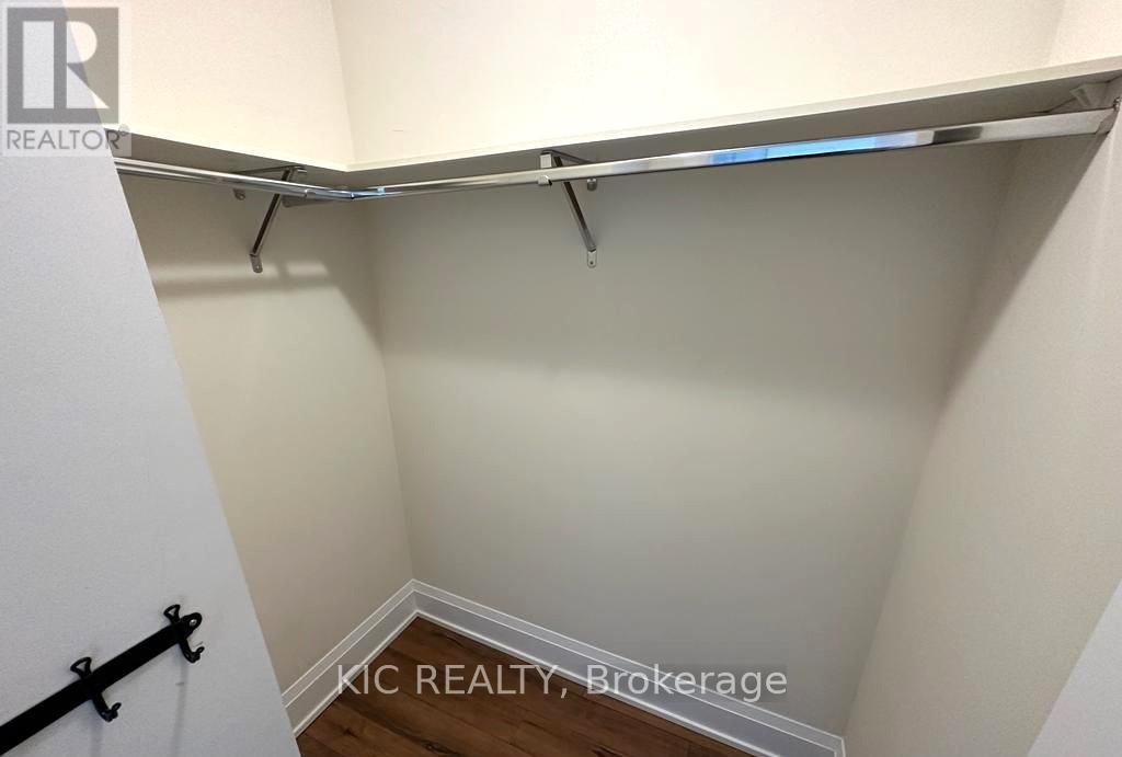 Photo 10 of 424 2 Old Mill Drive, Toronto ON