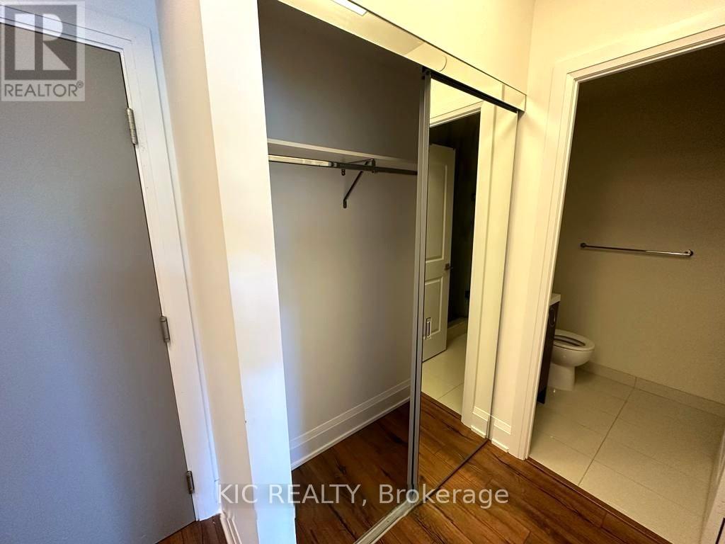 Photo 13 of 424 2 Old Mill Drive, Toronto ON