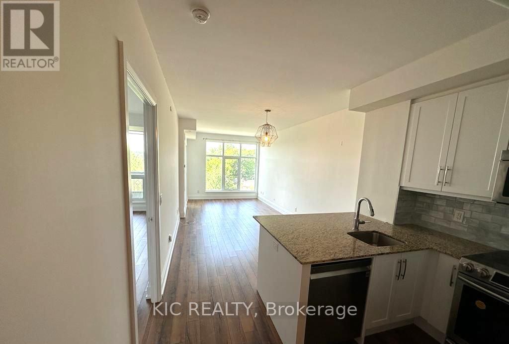 Photo 3 of 424 2 Old Mill Drive, Toronto ON