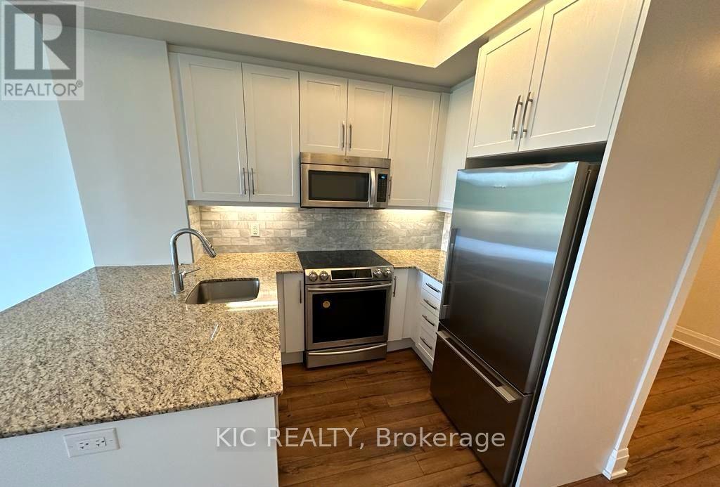 Photo 4 of 424 2 Old Mill Drive, Toronto ON