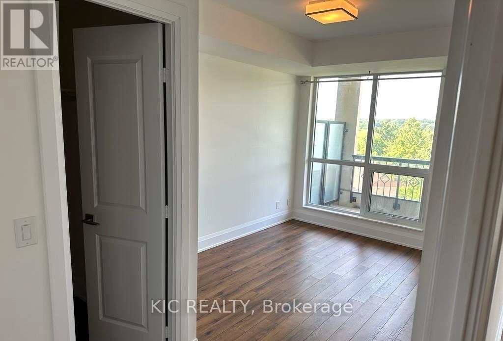 Photo 7 of 424 2 Old Mill Drive, Toronto ON