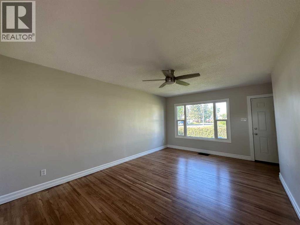 Photo 7 of 5401 58 Street, Ponoka AB