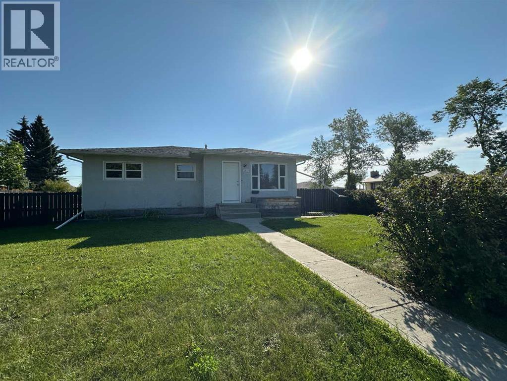 Photo 1 of 5401 58 Street, Ponoka AB