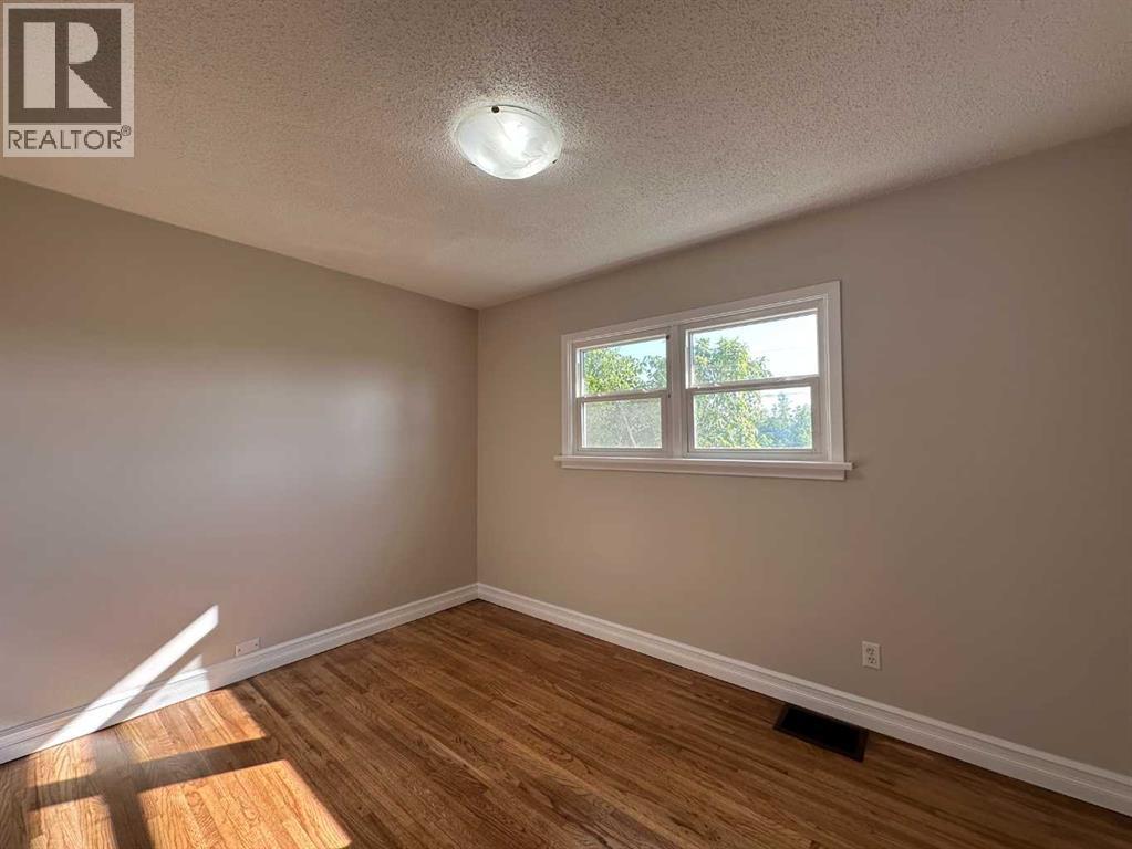 Photo 8 of 5401 58 Street, Ponoka AB