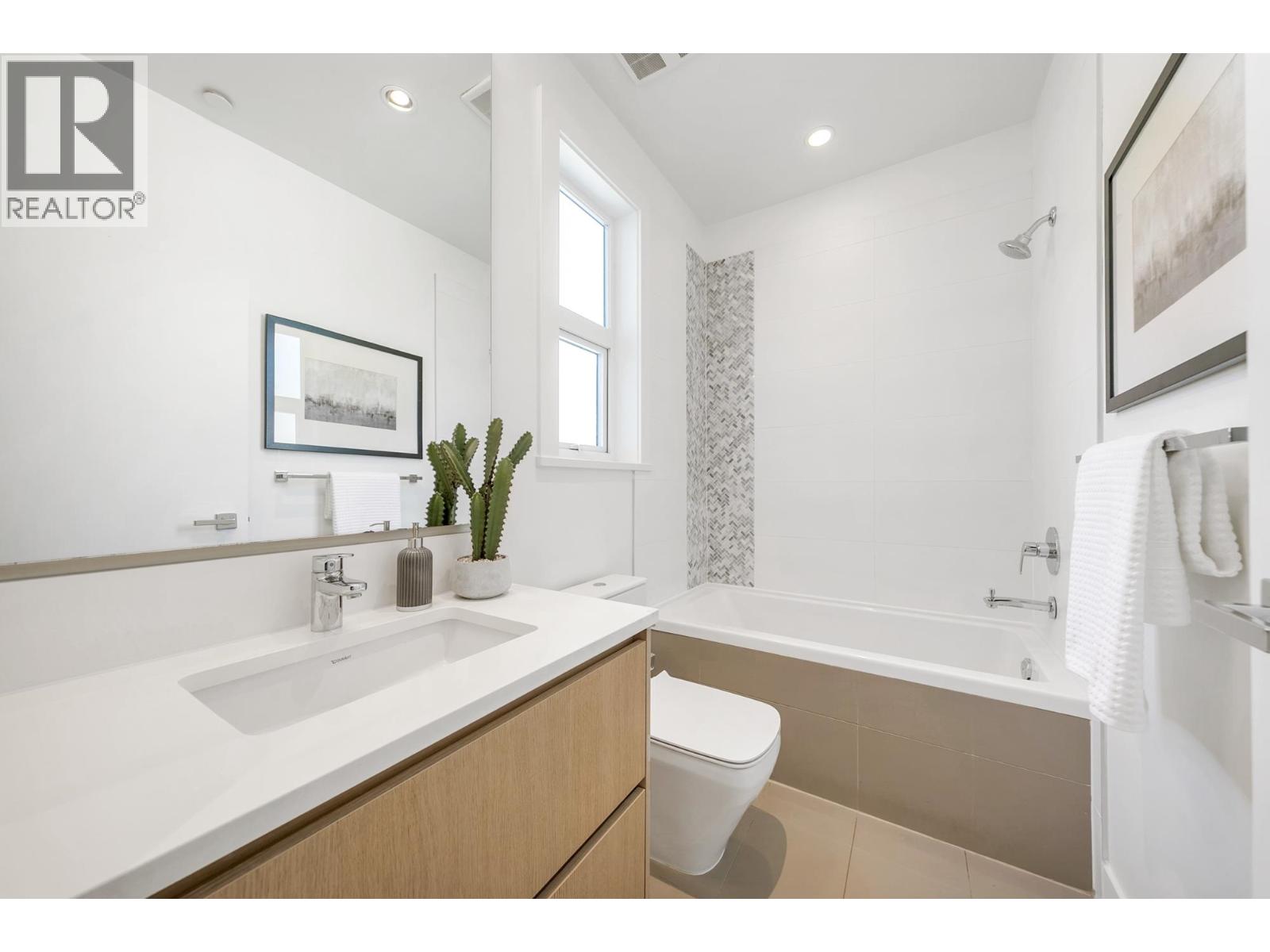 Photo 20 of 2431 W Broadway Street, Vancouver BC