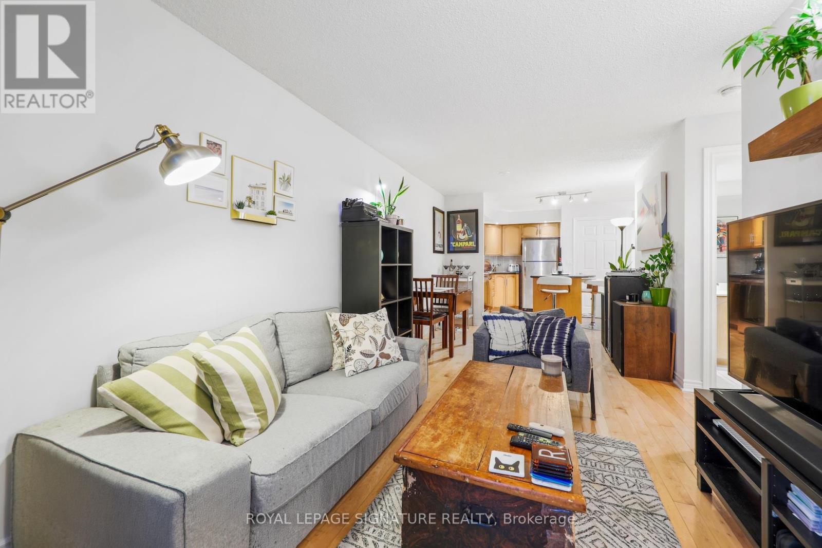 Photo 12 of 343 250 Wellington Street W, Toronto ON