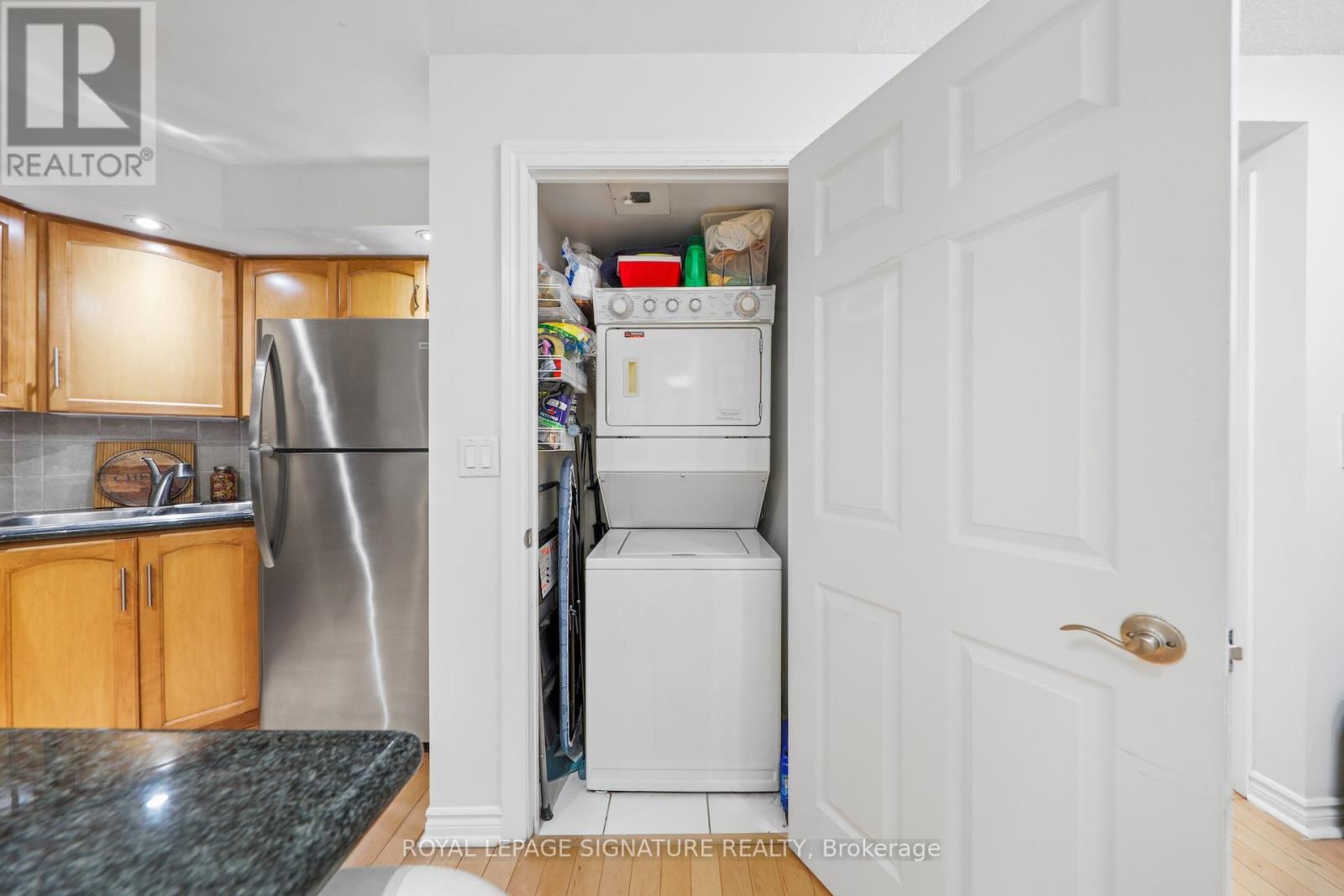 Photo 18 of 343 250 Wellington Street W, Toronto ON