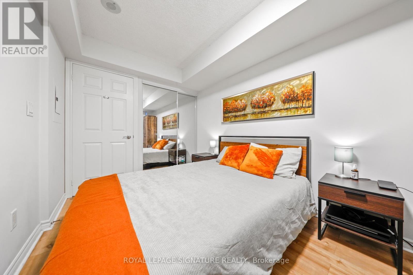 Photo 16 of 343 250 Wellington Street W, Toronto ON