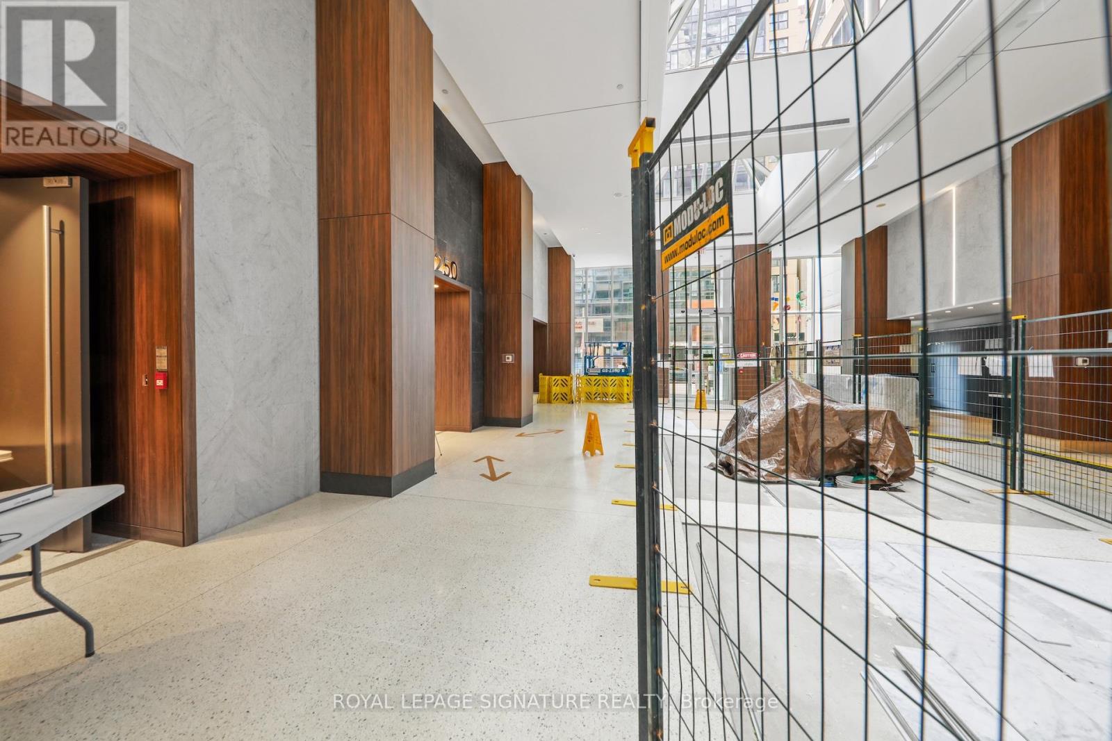 Photo 25 of 343 250 Wellington Street W, Toronto ON