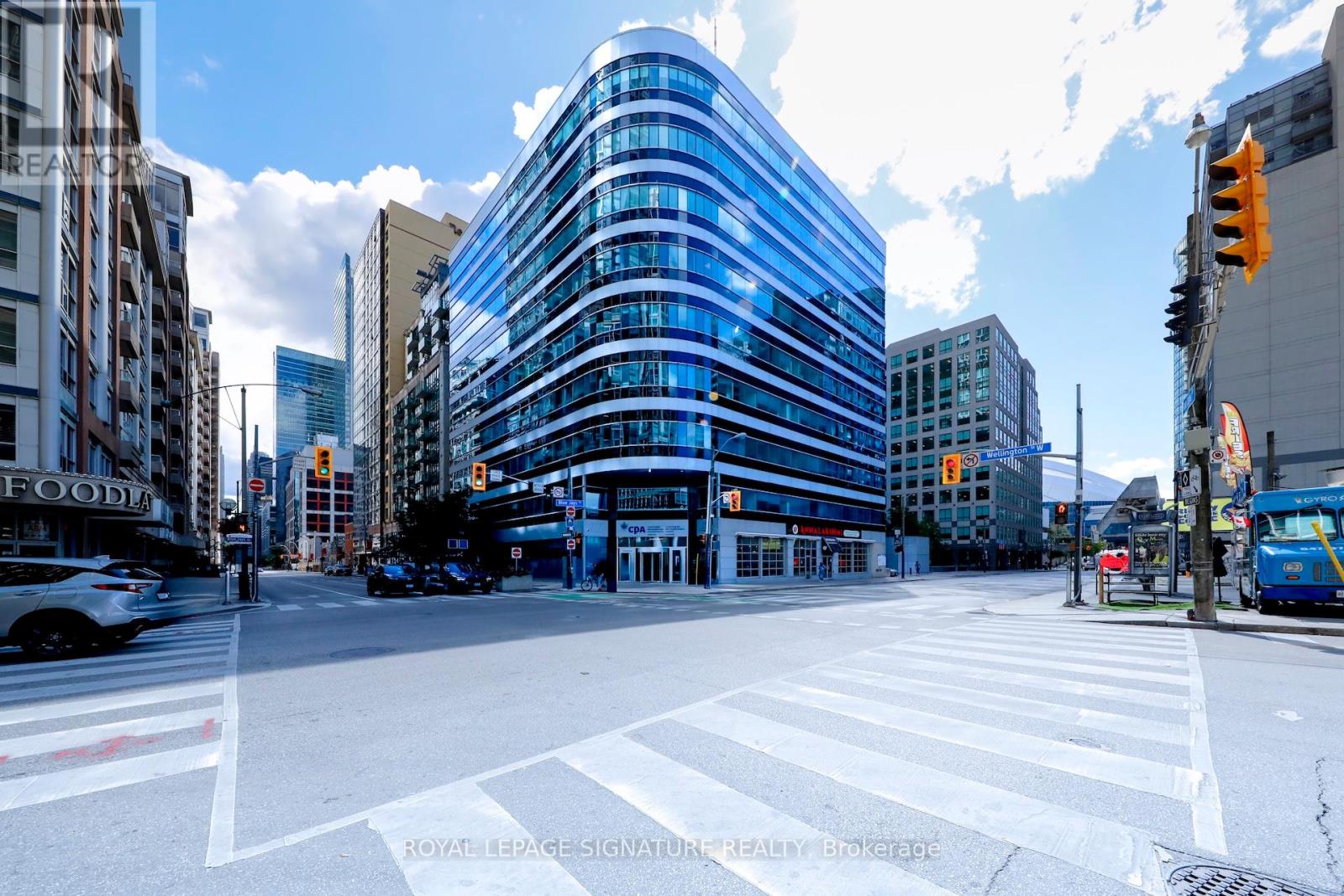 Photo 31 of 343 250 Wellington Street W, Toronto ON
