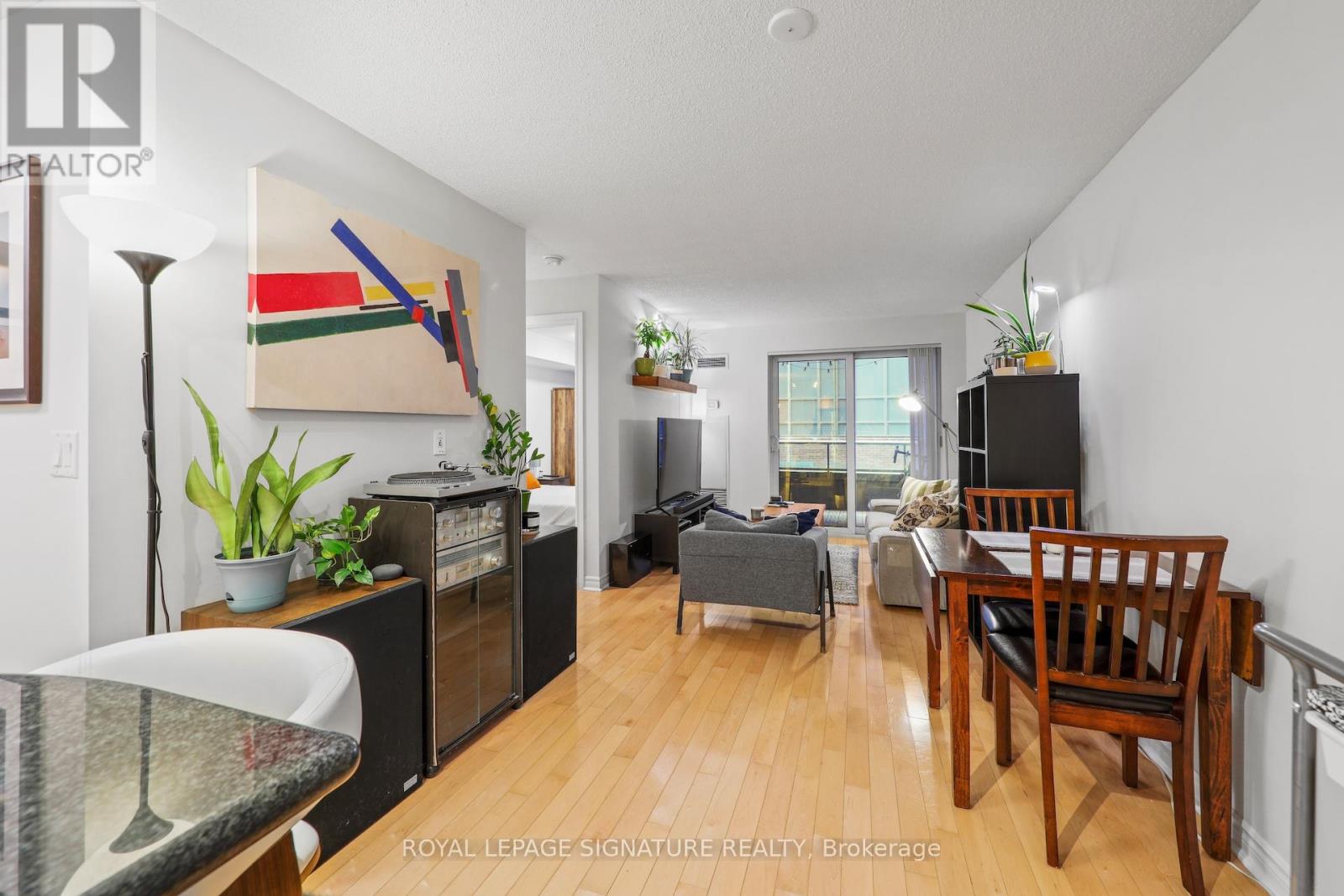 Photo 8 of 343 250 Wellington Street W, Toronto ON