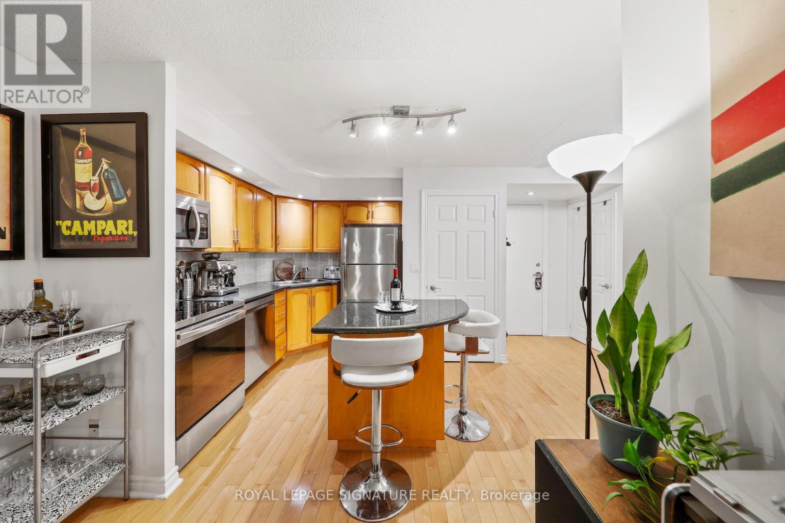 Photo 6 of 343 250 Wellington Street W, Toronto ON