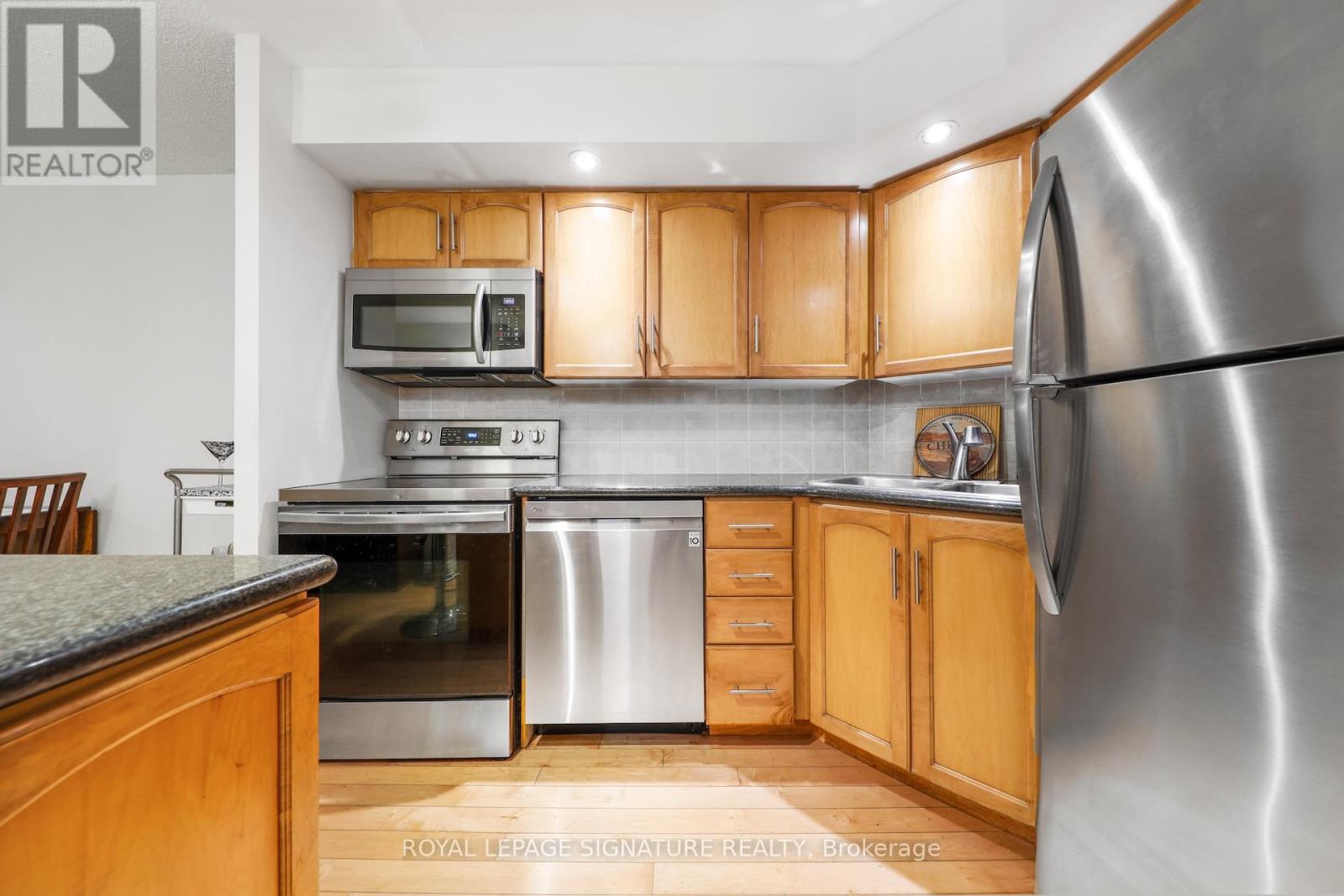 Photo 5 of 343 250 Wellington Street W, Toronto ON
