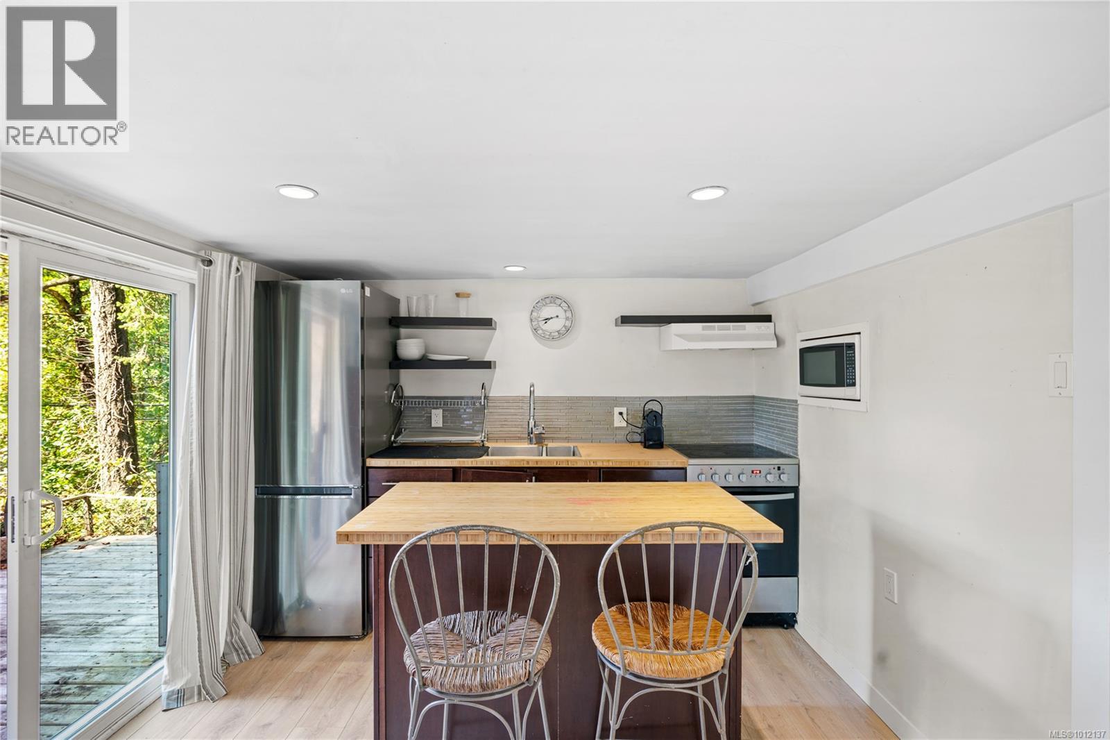 2545 Florence Lake Rd, Langford