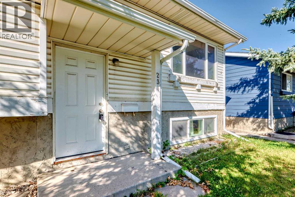 Photo 3 of 231 Falton Drive Ne, Calgary AB