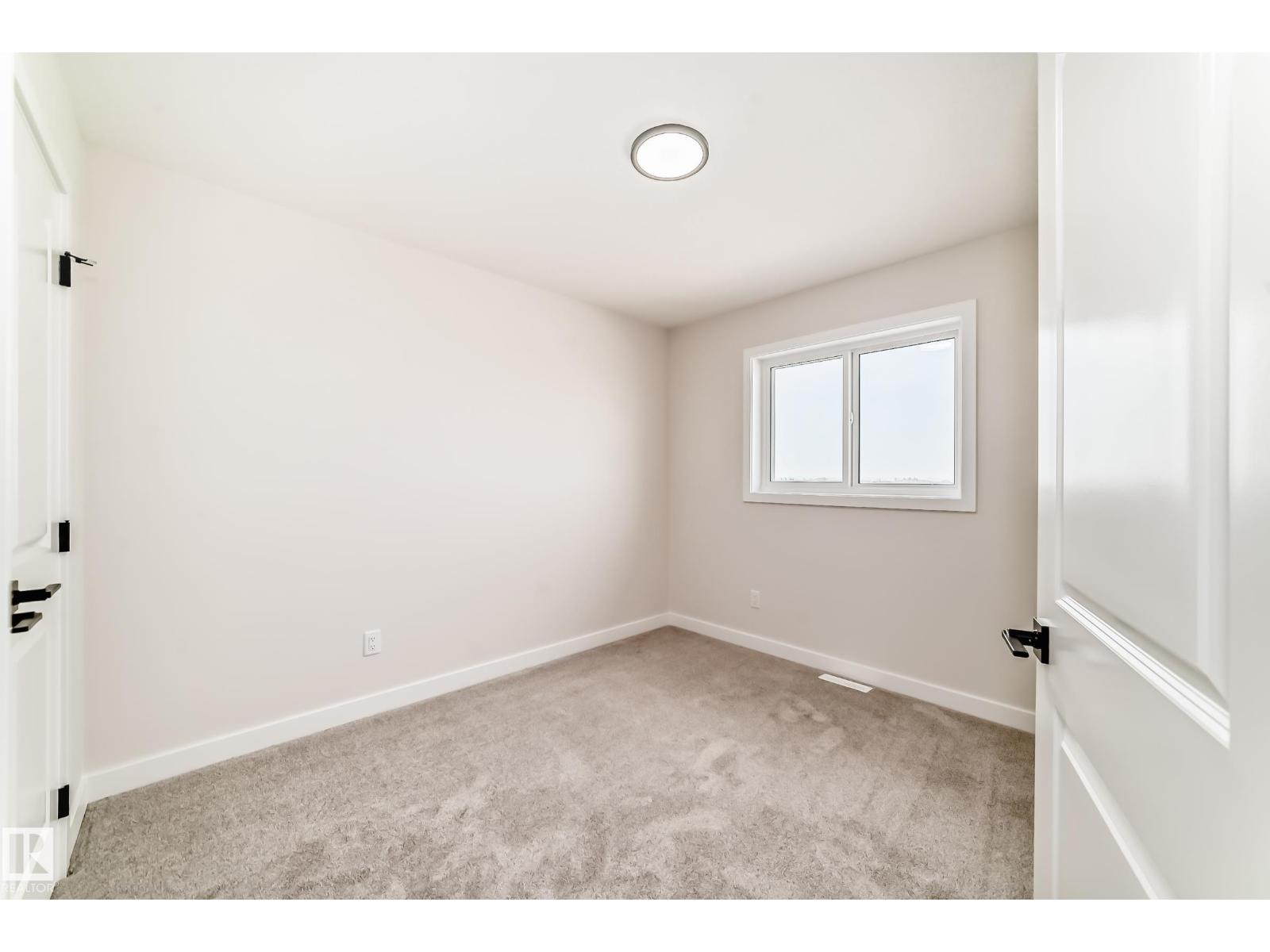 Photo 25 of 49 Patriot Wy, Spruce Grove AB