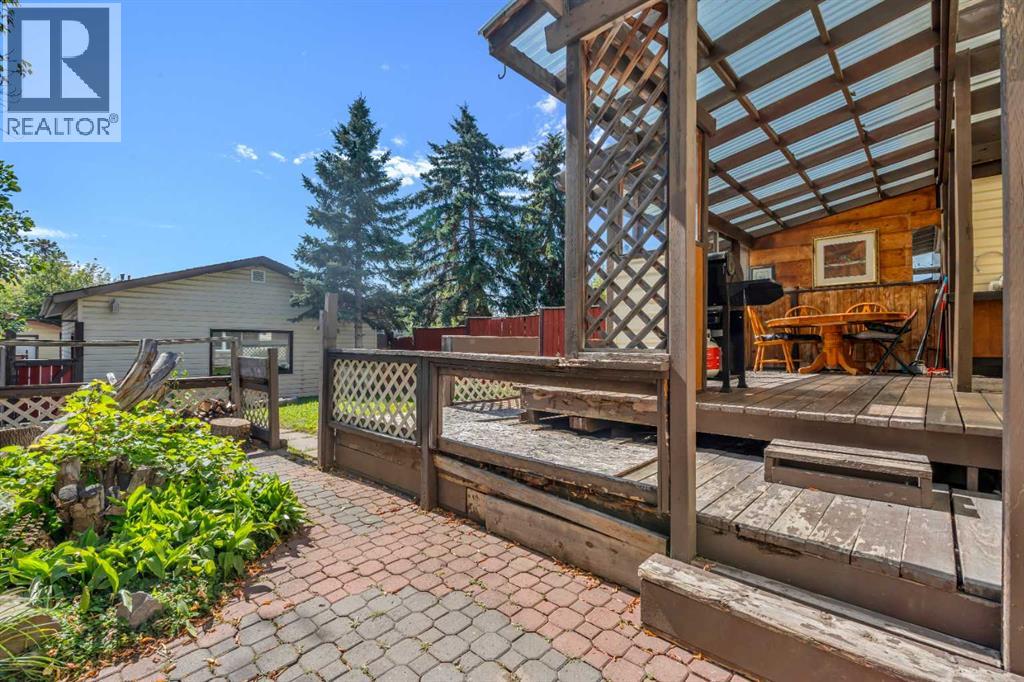 Single Family House for Sale in  Pinelore Place NE Pineridge Calgary 
