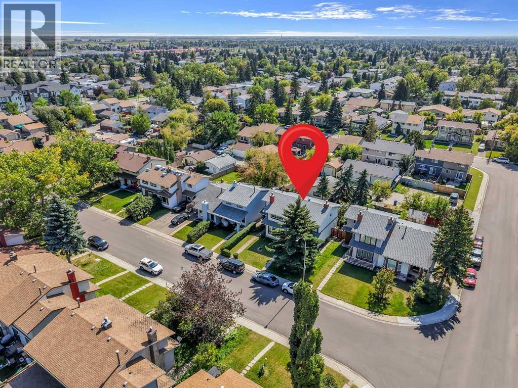 Single Family House for Sale in  Pinelore Place NE Pineridge Calgary 