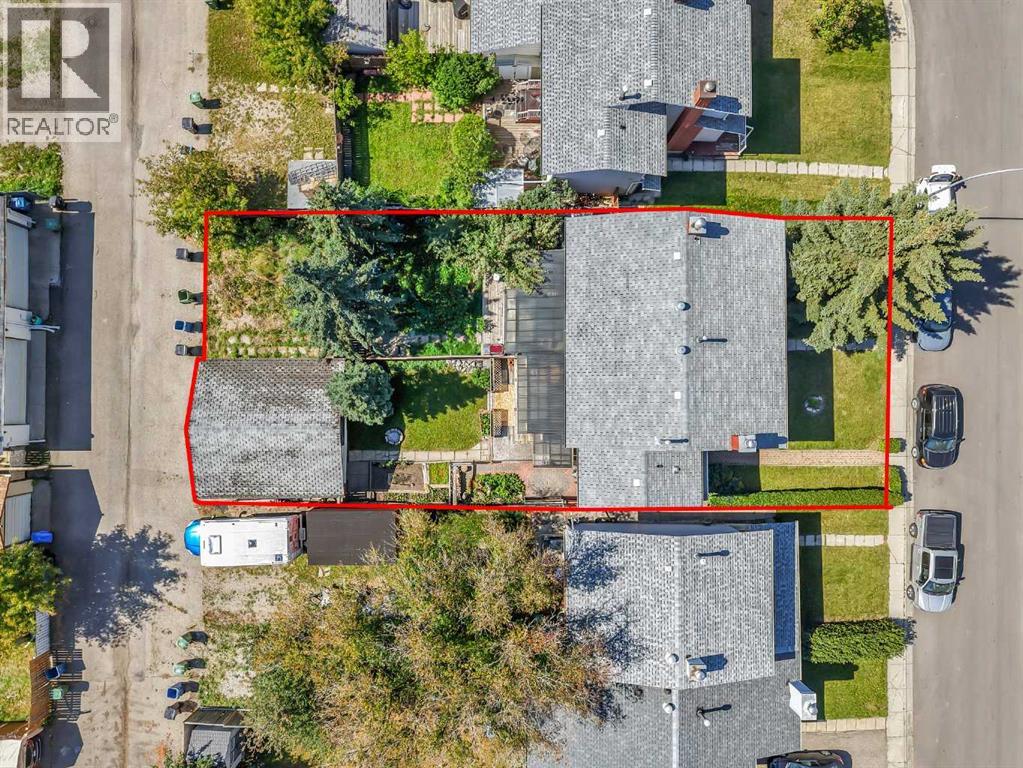 Single Family House for Sale in  Pinelore Place NE Pineridge Calgary 