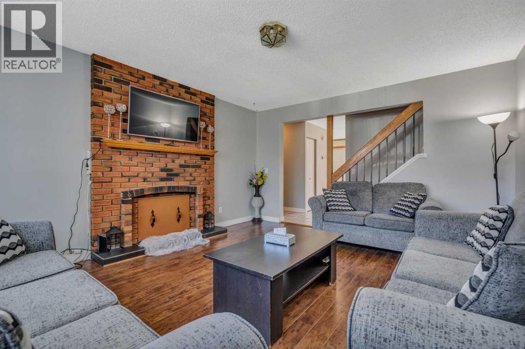 Single Family House for Sale in  Pinelore Place NE Pineridge Calgary 