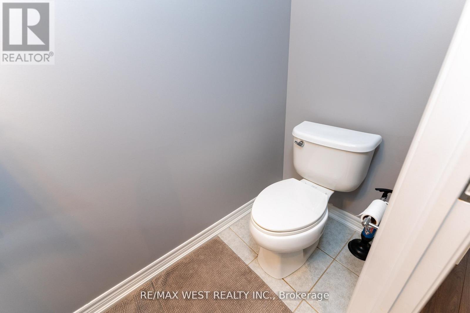 Photo 17 of 515 Winston Road, Grimsby ON