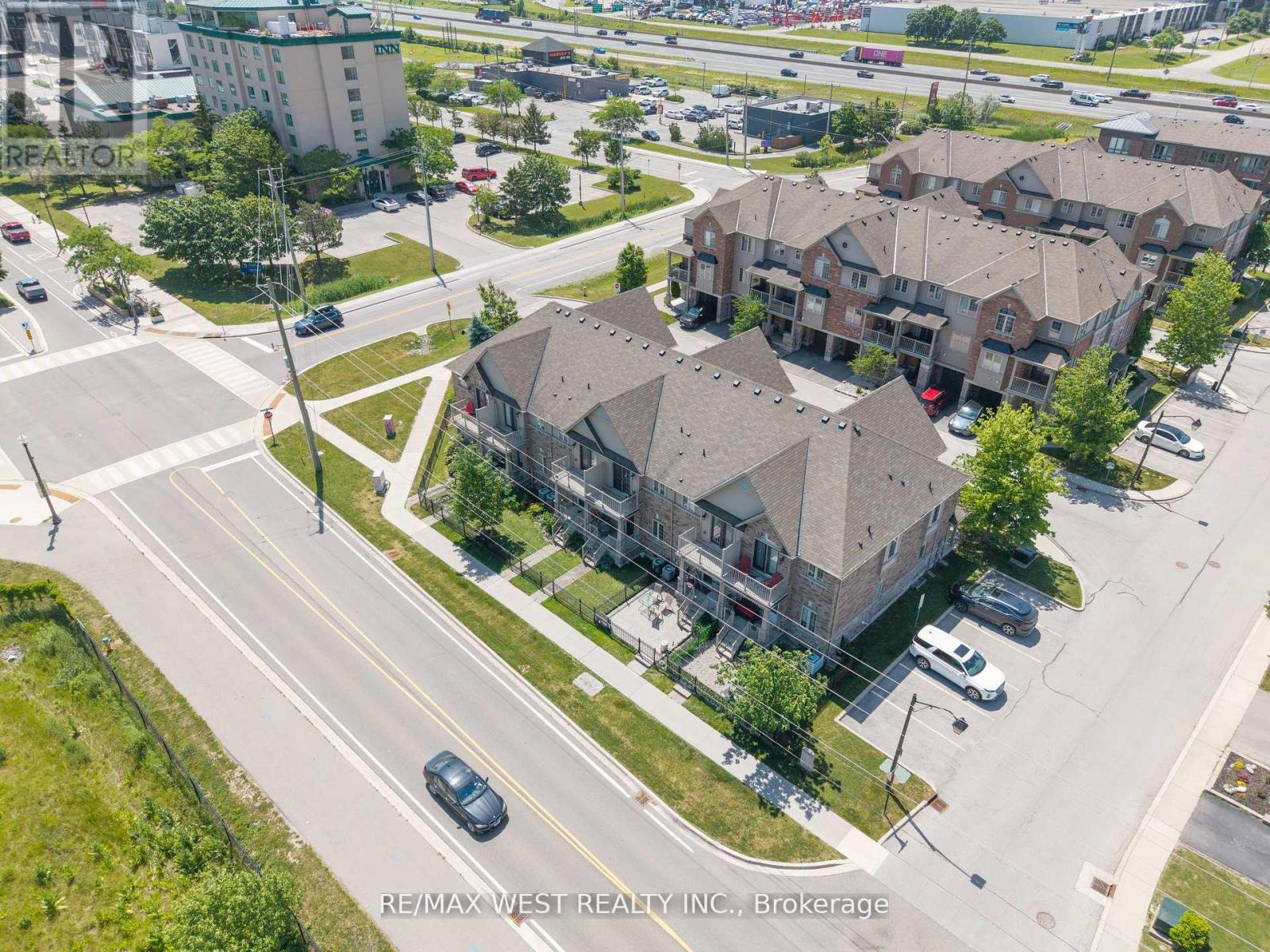 Photo 5 of 515 Winston Road, Grimsby ON