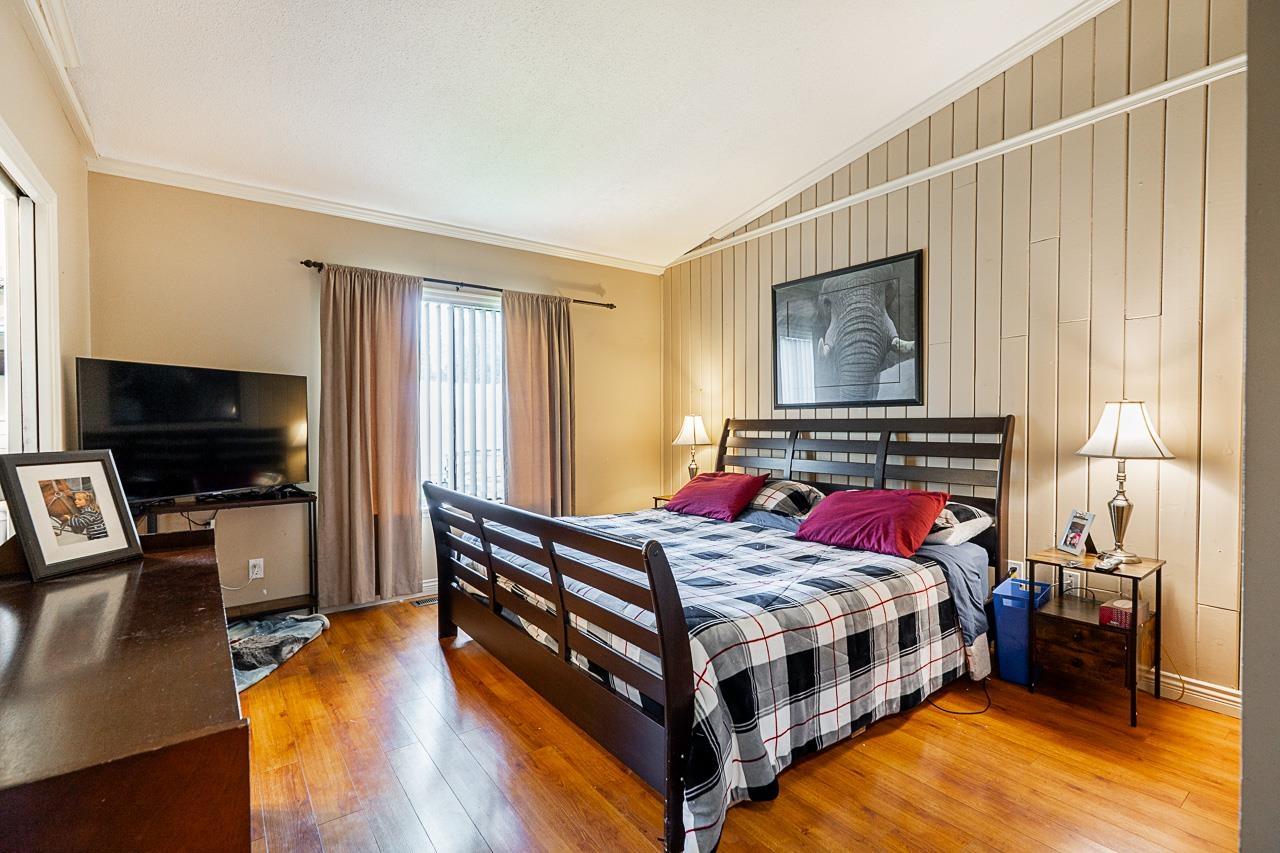 Photo 9 of 2527 256 Street, Langley BC