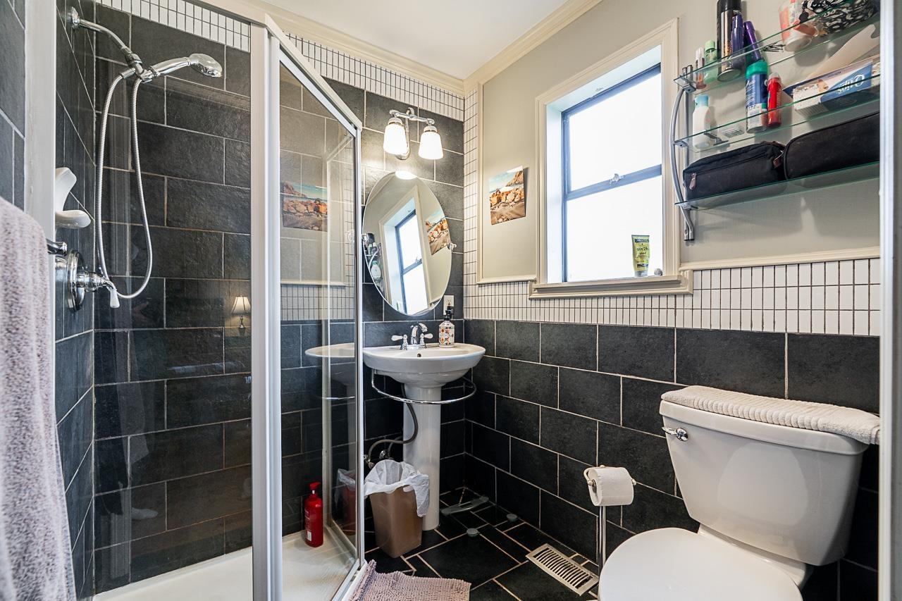 Photo 10 of 2527 256 Street, Langley BC