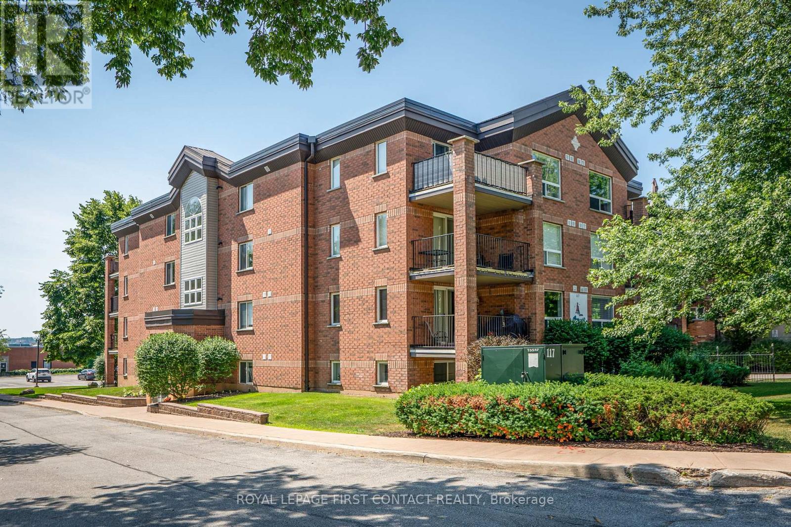 Photo 1 of 104 117 Edgehill Drive, Barrie ON