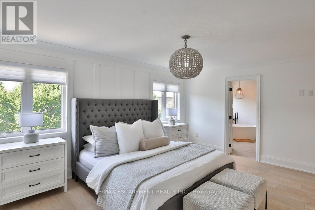 Photo 17 of 3424 Skipton Lane, Oakville ON
