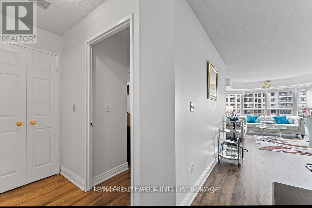Photo 11 of 1208 325 Webb Drive, Mississauga ON