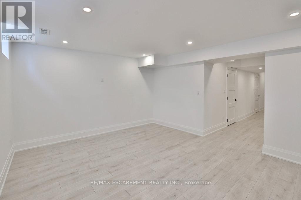 Photo 27 of 3424 Skipton Lane, Oakville ON