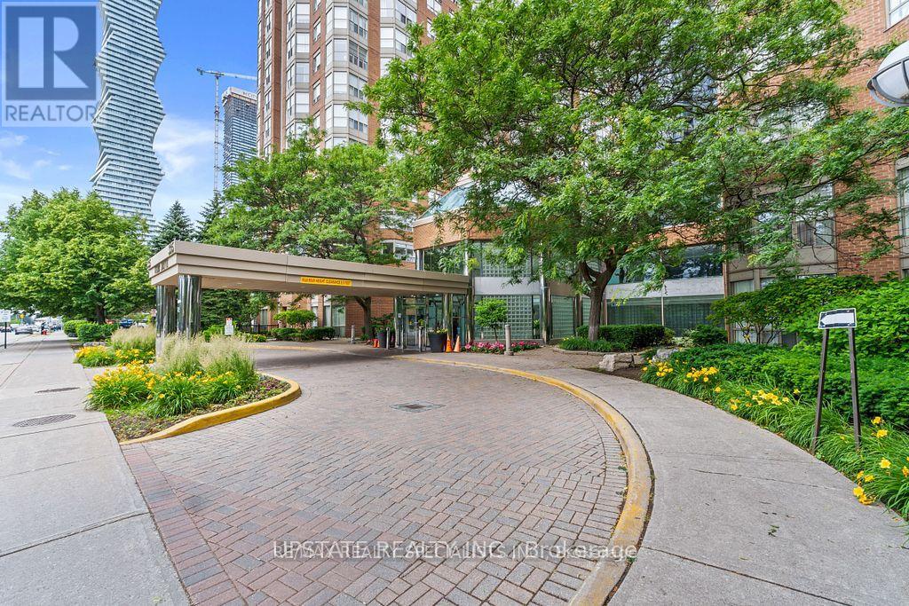 Photo 7 of 1208 325 Webb Drive, Mississauga ON