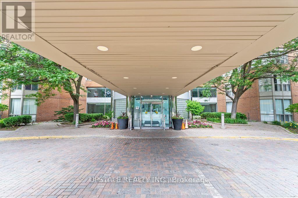Photo 8 of 1208 325 Webb Drive, Mississauga ON