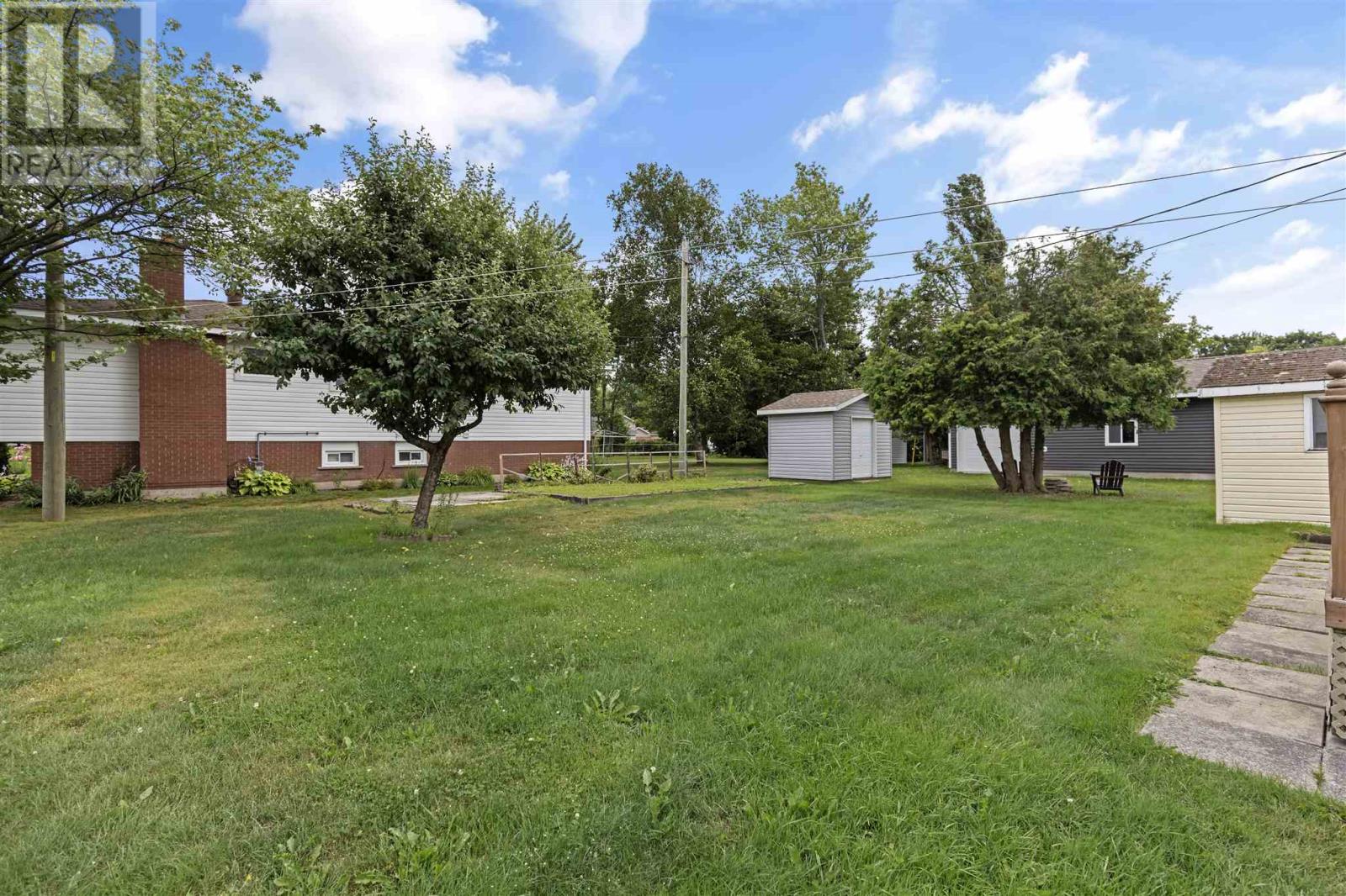 Photo 37 of 24 Plaintree Dr, Sault Ste Marie ON