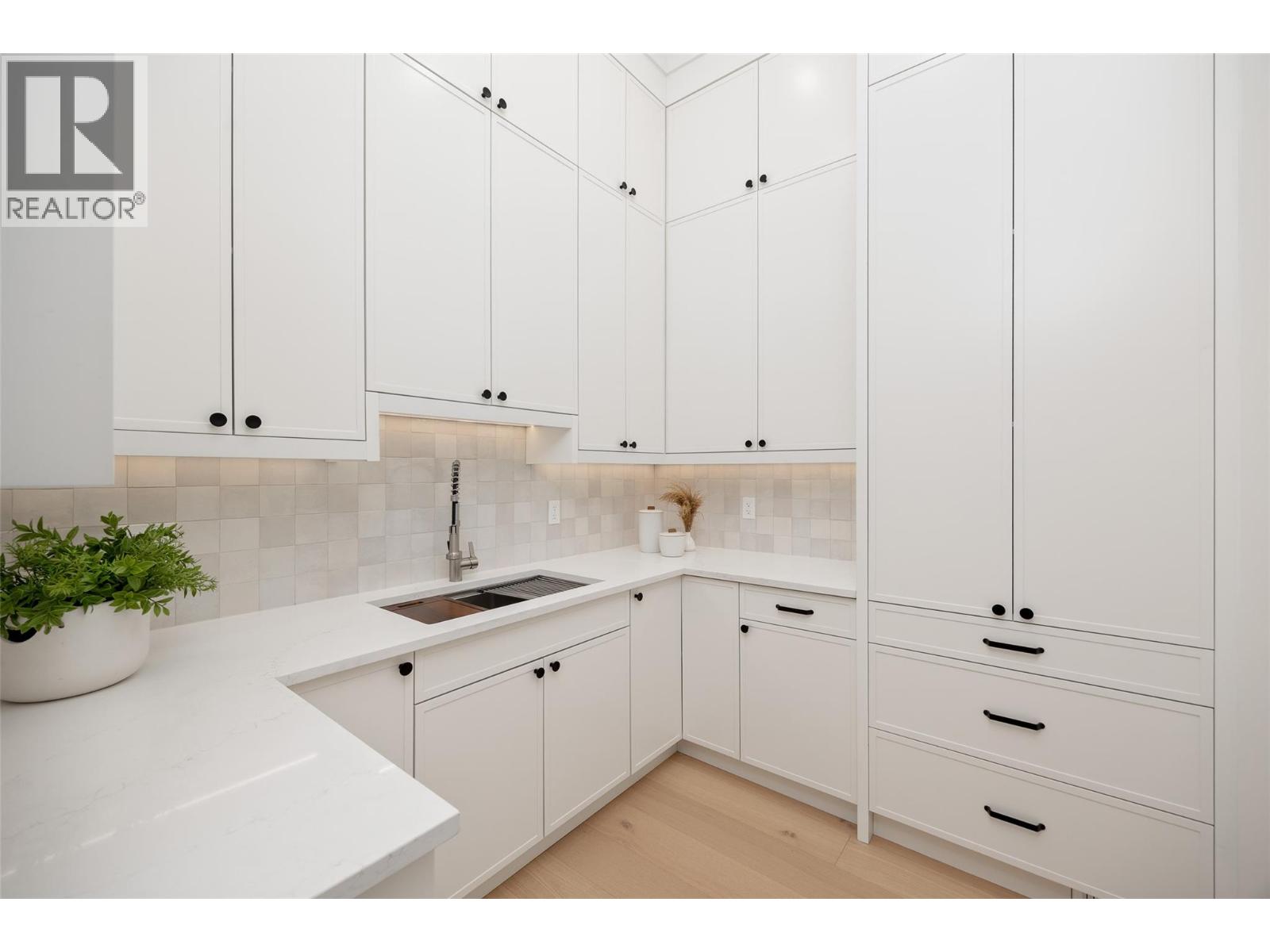  1435 Vineyard Drive, West Kelowna