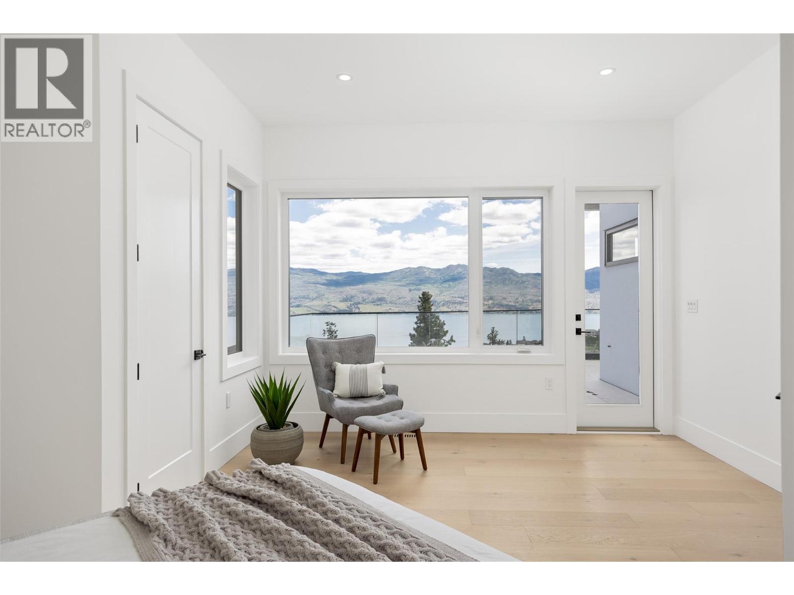  1435 Vineyard Drive, West Kelowna