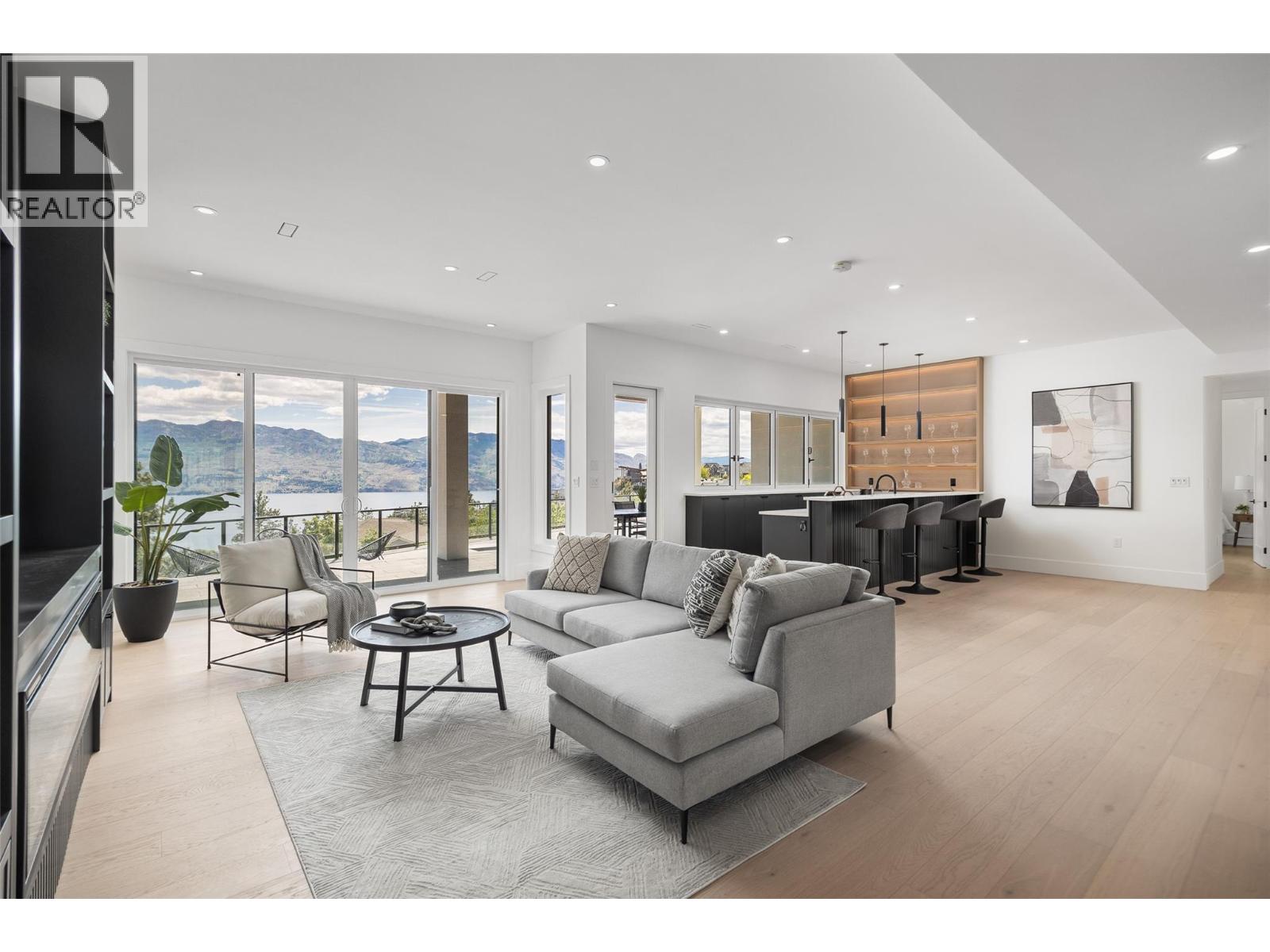  1435 Vineyard Drive, West Kelowna
