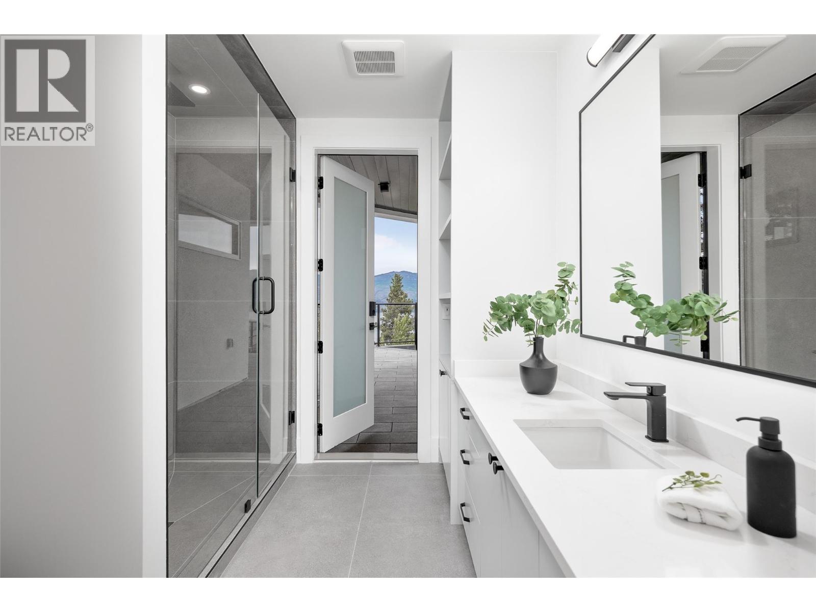 1435 Vineyard Drive, West Kelowna
